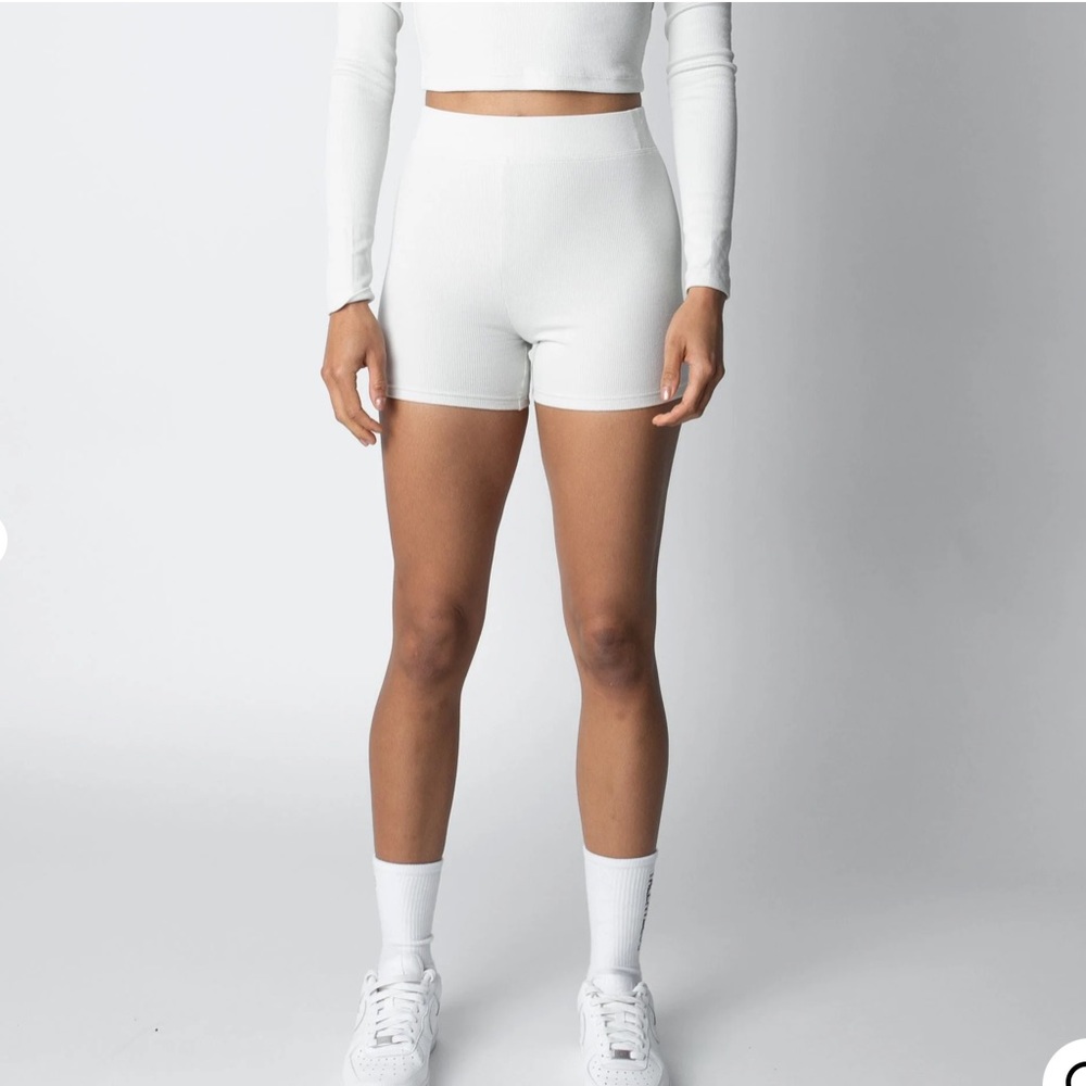 🤍TALENTLESS RIB 3” BIKER SHORTS IN BONE M